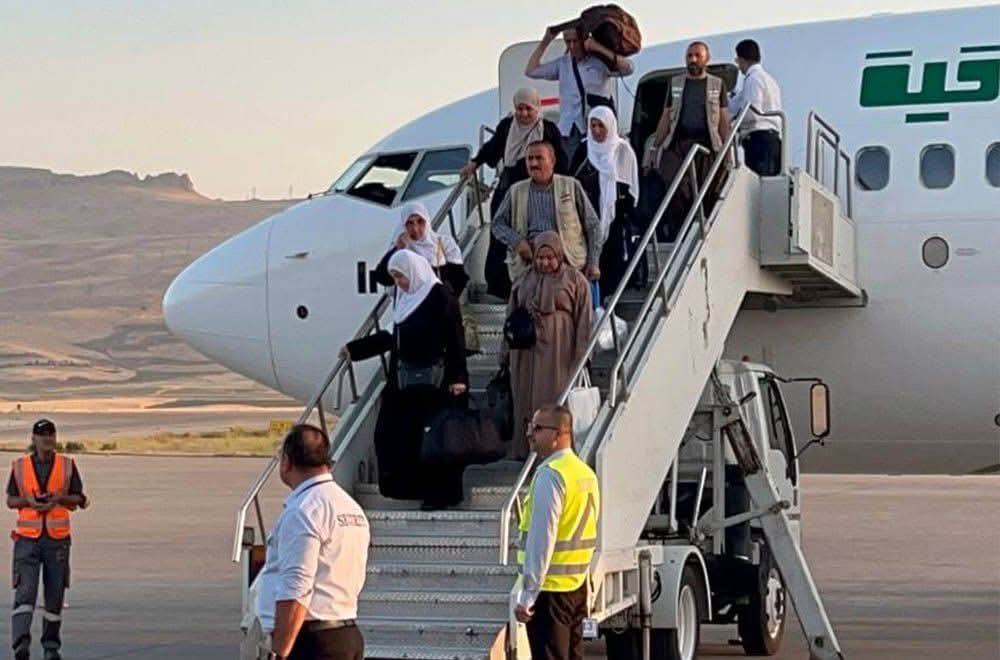 گەڕانەوەی یەکەم کاروانی حاجیانی هەرێمی کوردستان بۆ فڕۆکەخانەی نێودەوڵەتی هەولێر