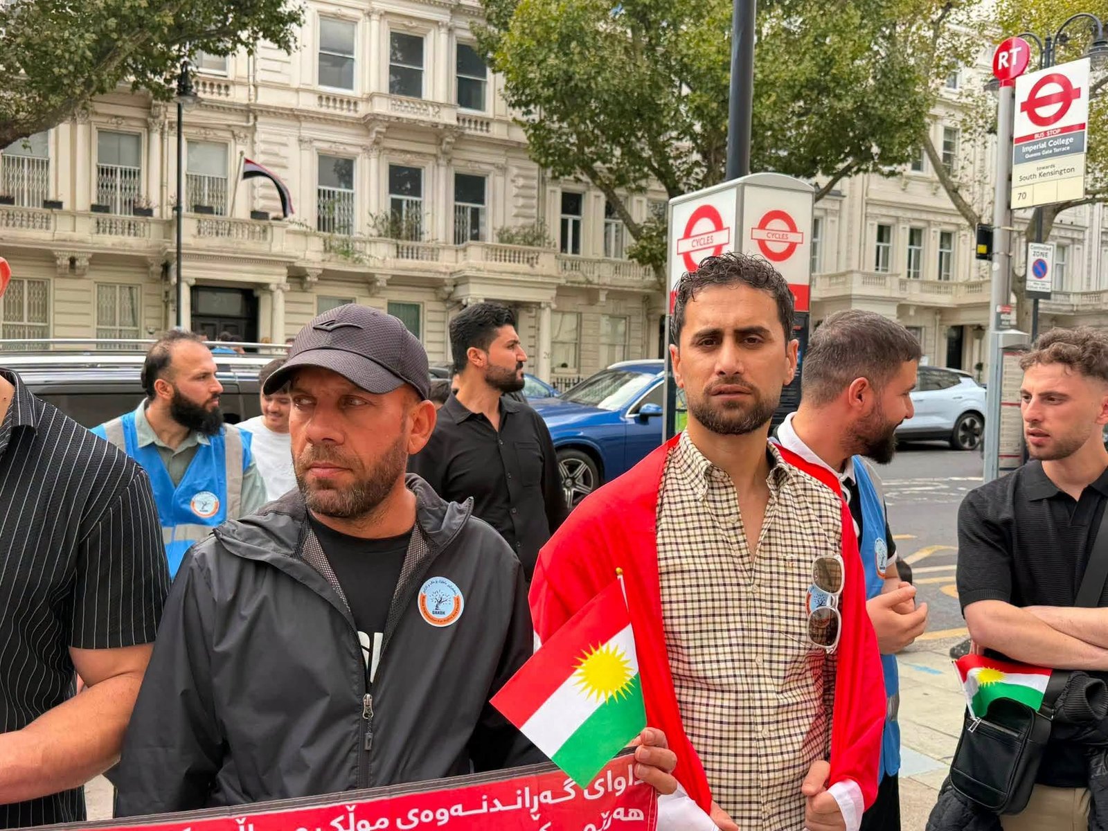 ڕێپێوانێکی بەرفراوانی ڕەوەندی کوردی لە لەندەن: داوای ڕاگرتنی حوکمی بنەماڵەیی و چەسپاندنی سەروەریی یاسا دەکرێت